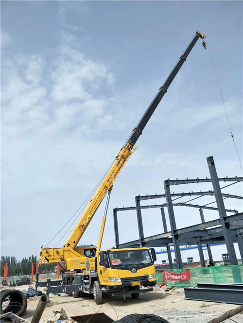 博尔塔拉超高层建筑钢结构吊装案例